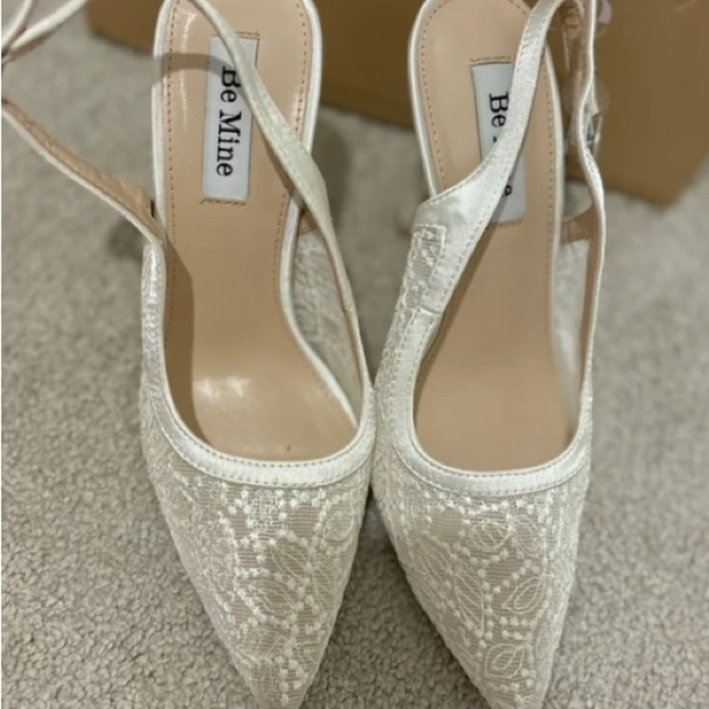 Be Mine Women's Chic Ivory Lace Heels